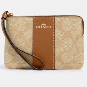 NWT 🎉 COACH Signature canvas with crossgrain leather trim Corner Zip wristlet